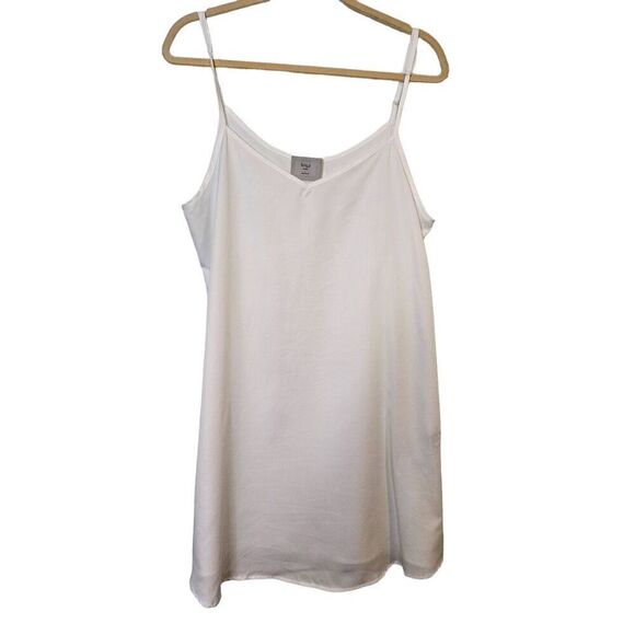 Chalet white long tank slip style top. M/L. - Picture 1 of 5